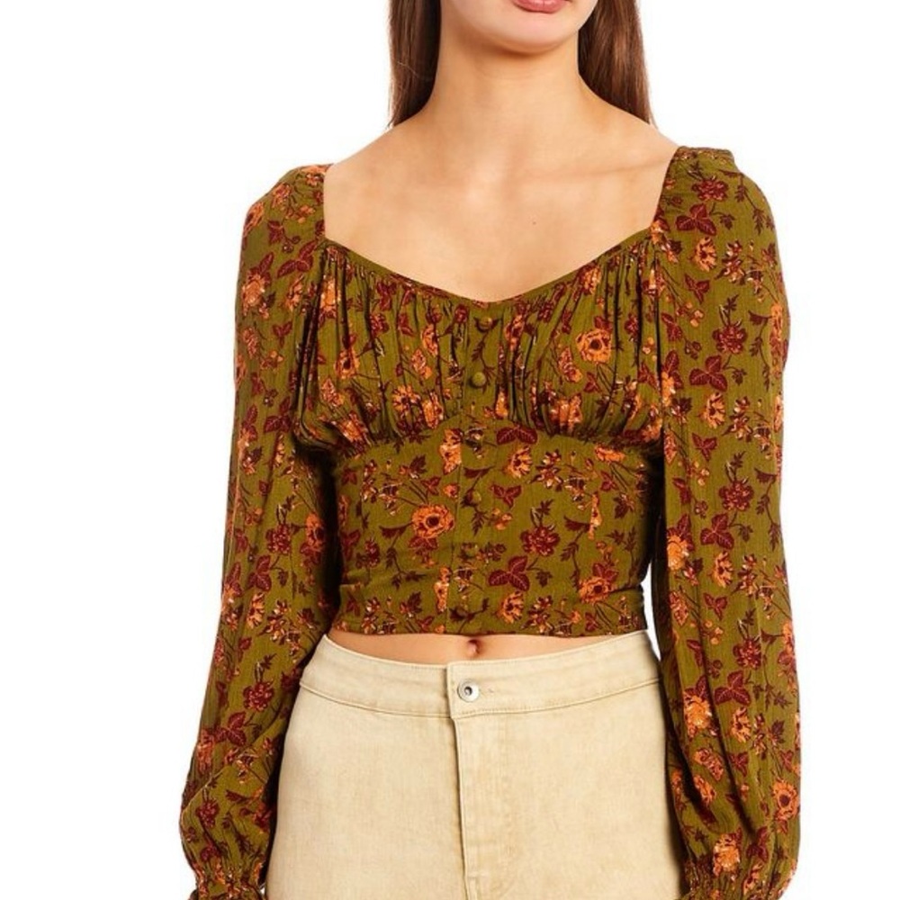 C&V Chelsea & Violet Floral Button Front Cropped Peasant Top.